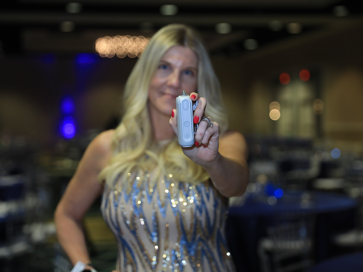 MiniMed employee Jaime holding her MiniMed Flex pump
