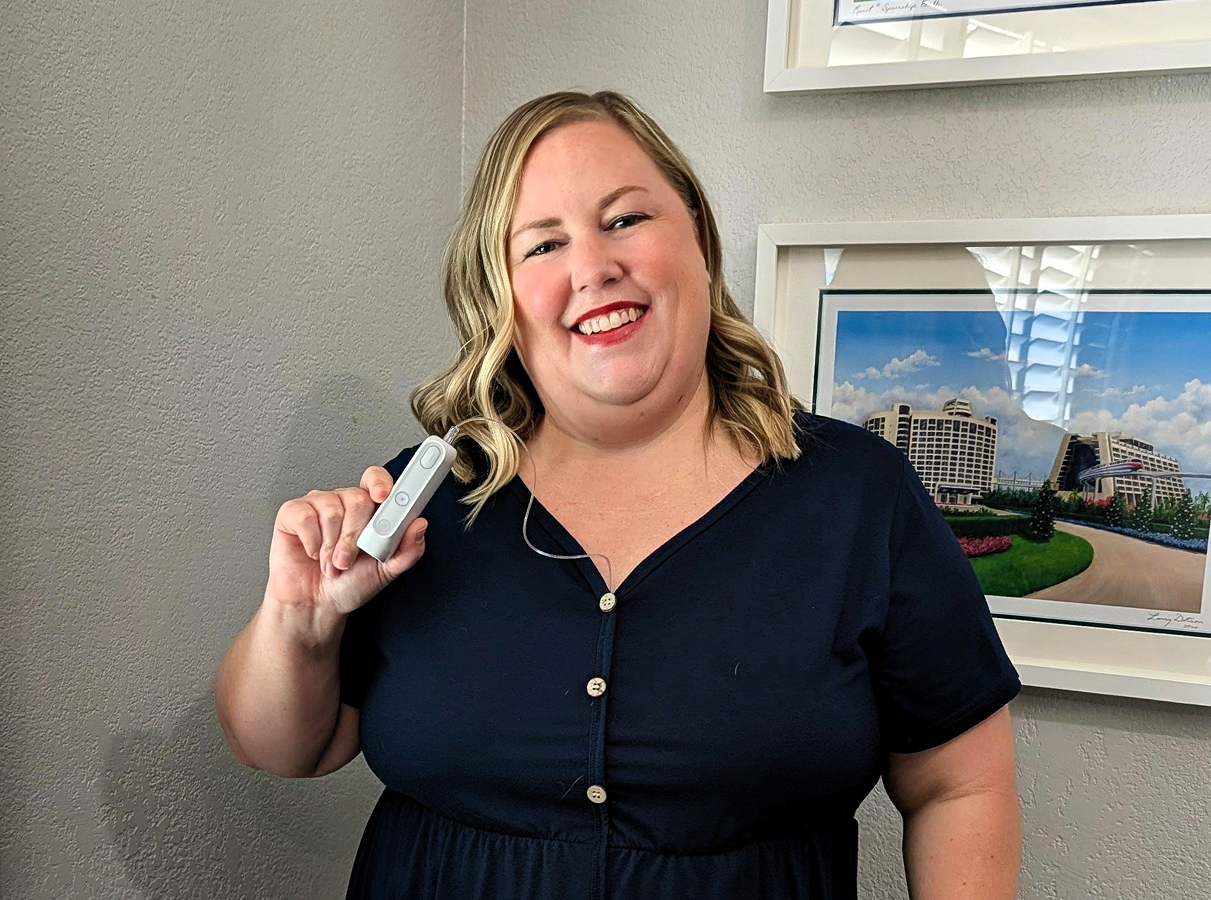 MiniMed Champion and Employee Lynda with MiniMed Flex pump