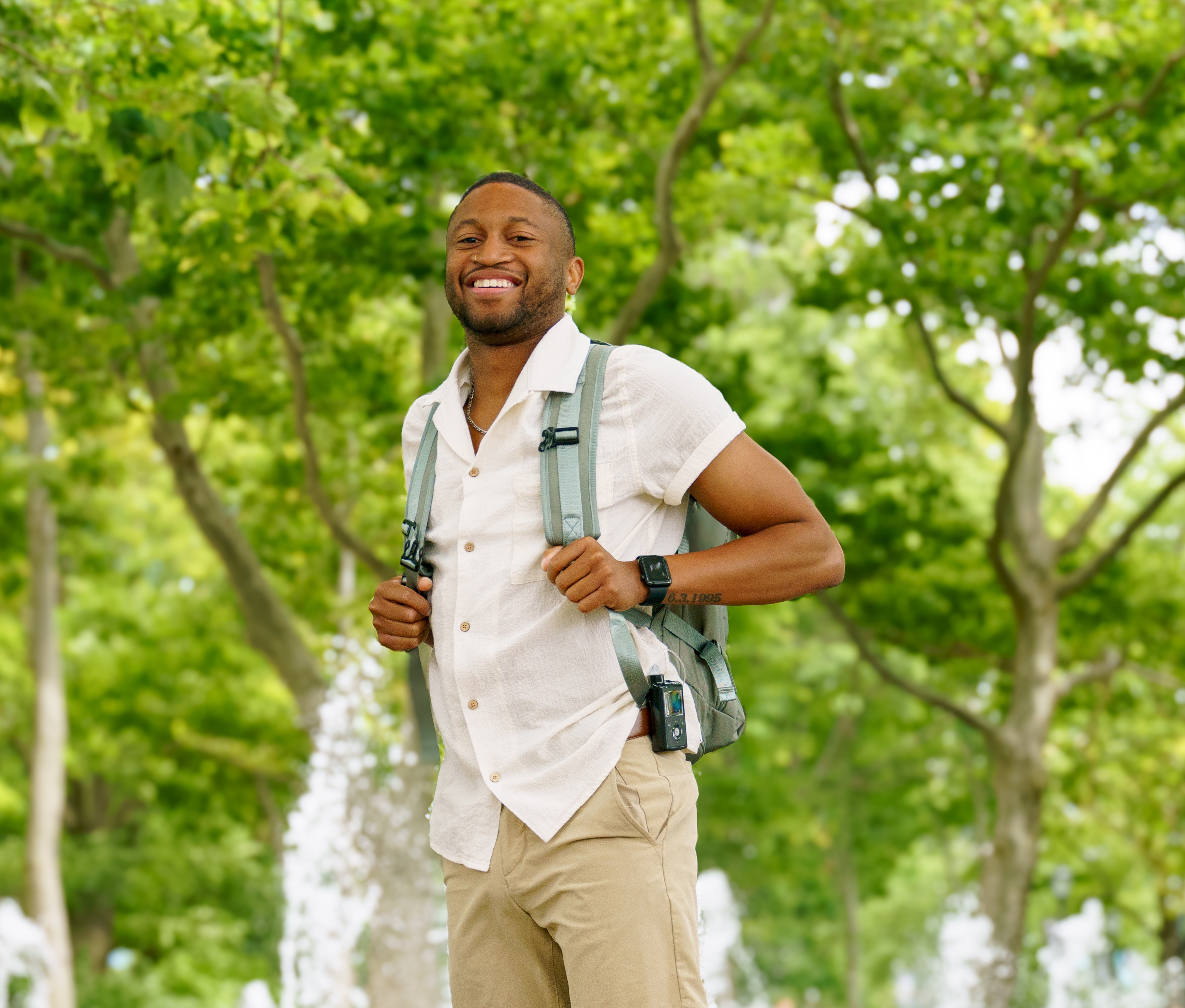 MiniMed Champion Jaylen outdoors and smiling at the camera