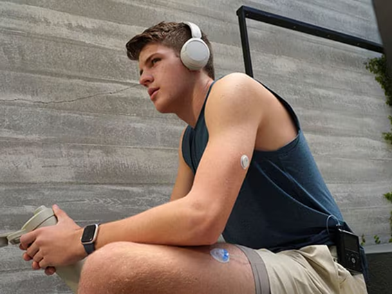 MiniMed Champion Roman sitting with MiniMed 780G system